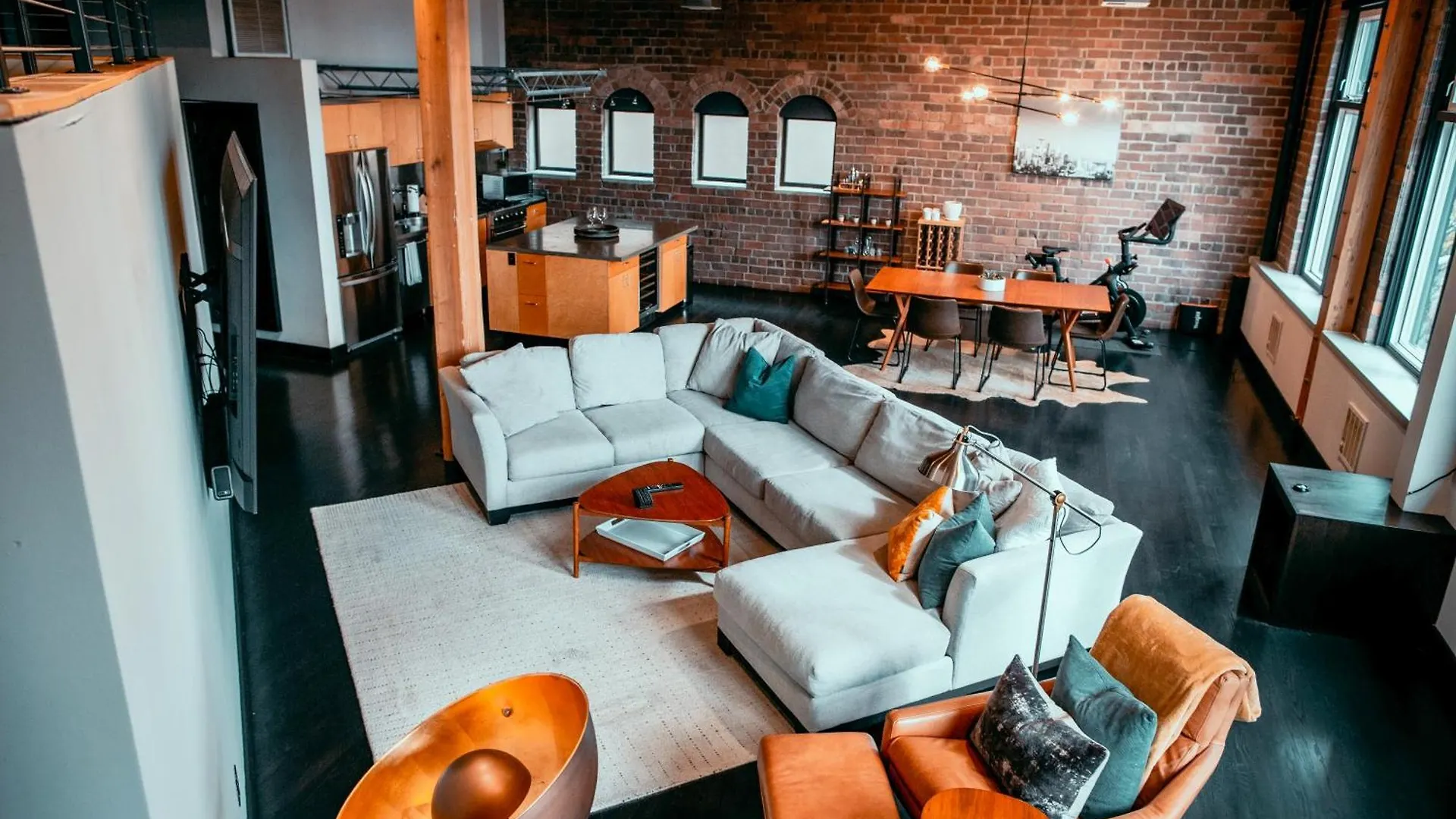 Massive Downtown Seattle Condo - Free Parking! Apartment