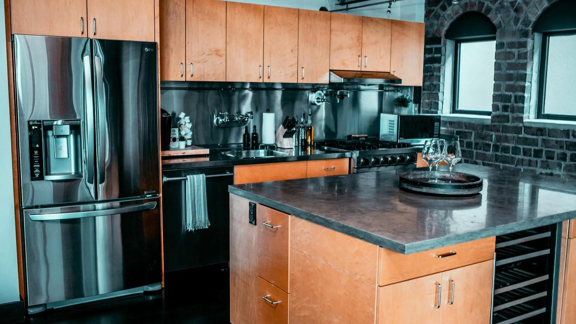 Massive Downtown Seattle Condo - Free Parking! Apartment